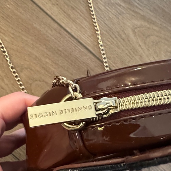 Prince Eric Crossbody Bag with Chain - Picture 2 of 5